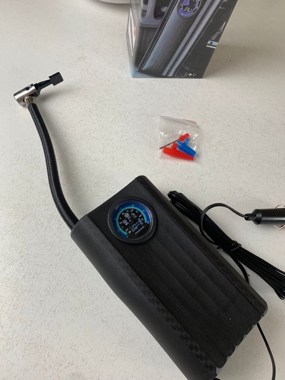 Pompe à Air Électrique Mini 12V avec Écran LCD – جهاز نفخ العجلات مع شاشة