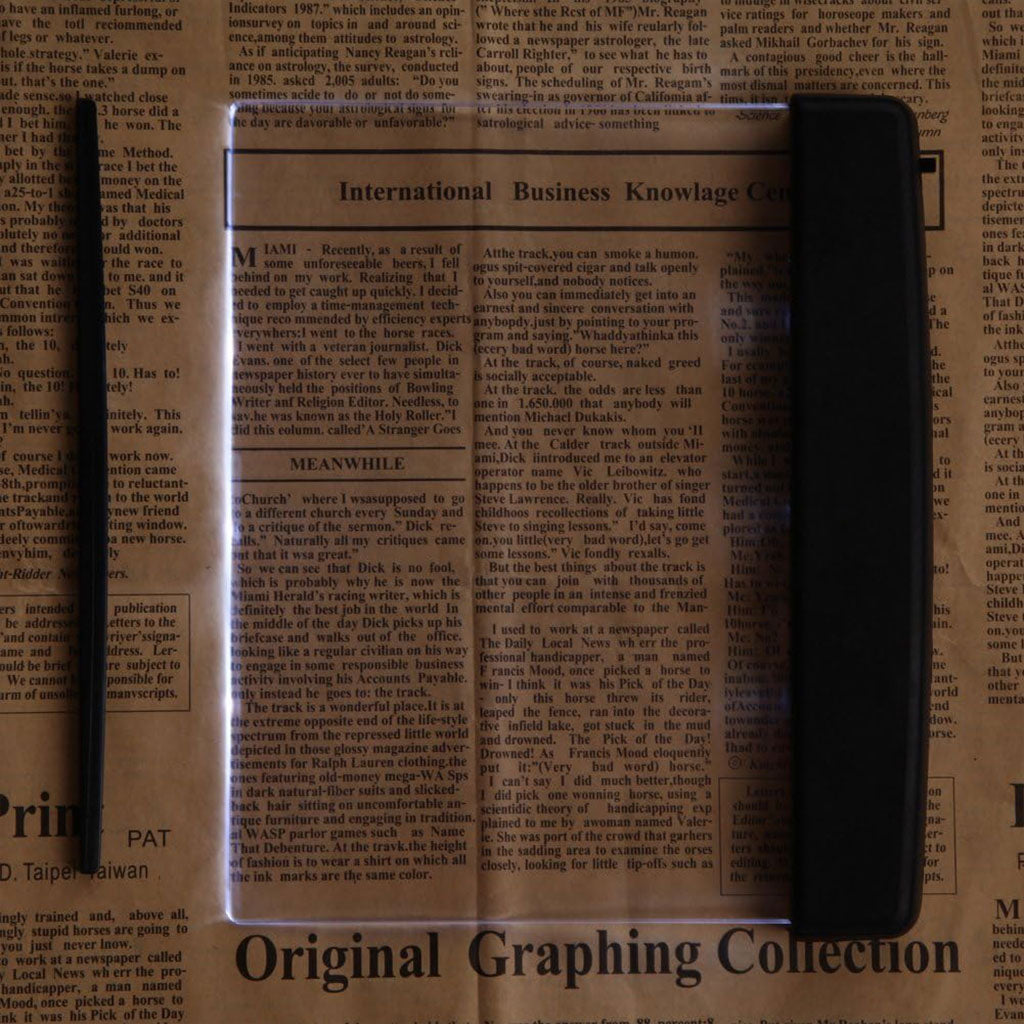 Panneau lumineux en acrylique transparent idéal pour éclairer les pages d’un livre
