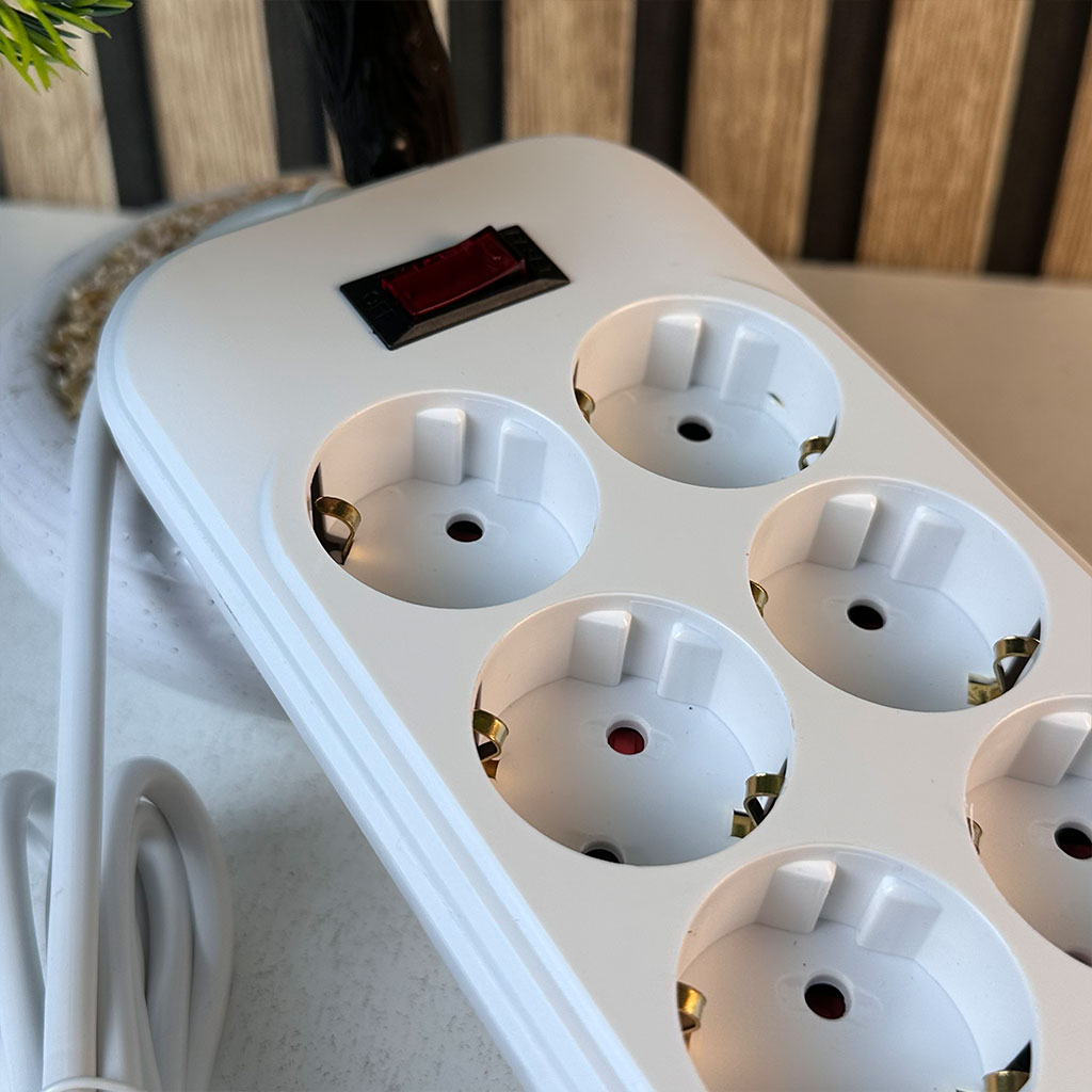 Rallonge Multiprise 10 Prises et 4 Ports USB Haute Puissance 3250W – مقبس طاقة متعدد المنافذ