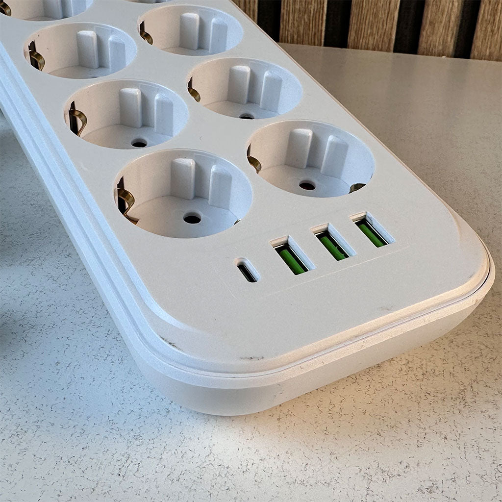 Rallonge Multiprise 10 Prises et 4 Ports USB Haute Puissance 3250W – مقبس طاقة متعدد المنافذ