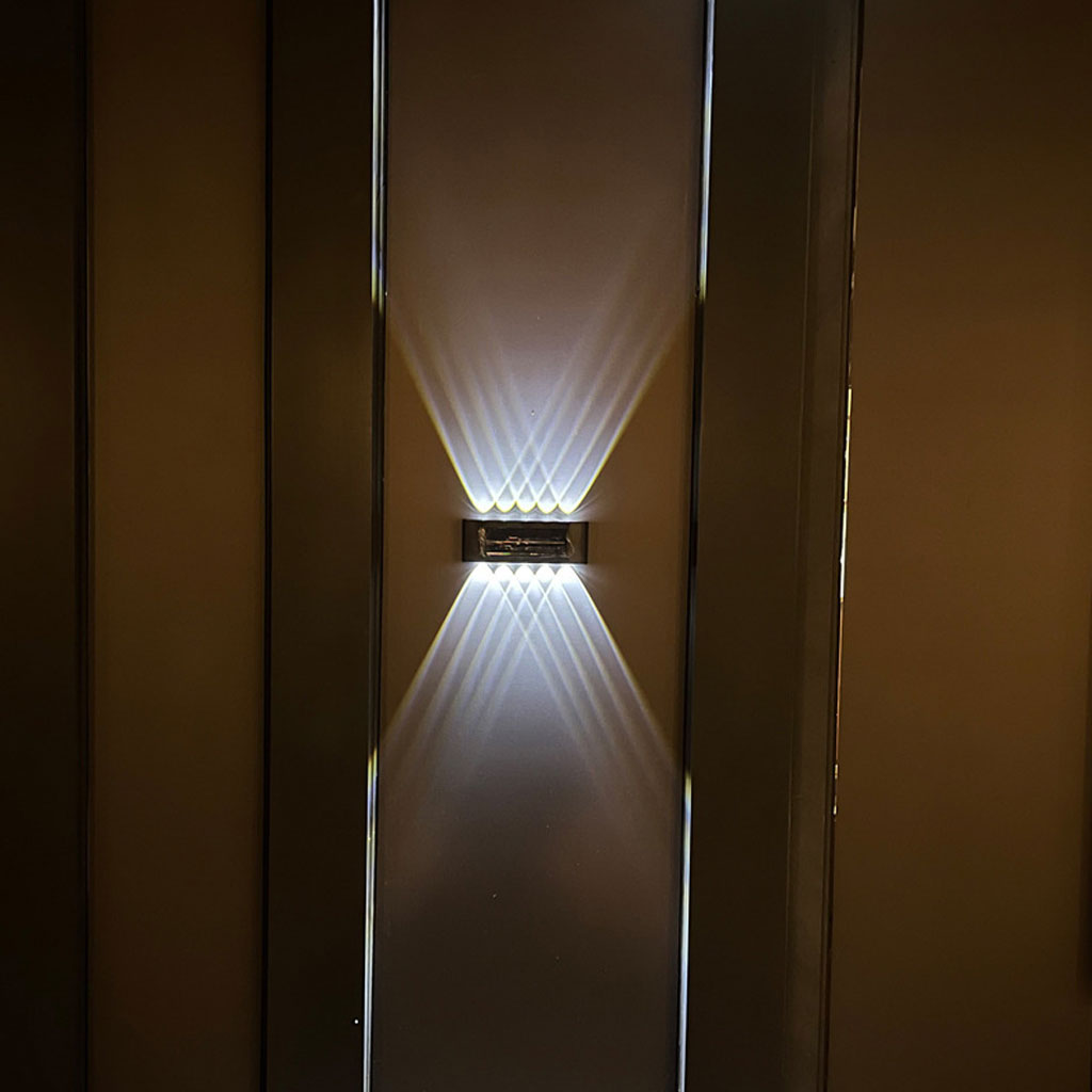 Lampe Solaire Murale 8LED avec Détection de Mouvement Auto 1Pcs